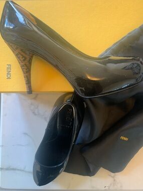 FENDI SIGNATURE Black Patent “F” Logo Heel Platform Stiletto Pump-4.5/35-RARE!!